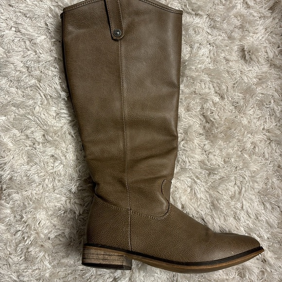Womes Size 10 Taupe Boots - Picture 4 of 5